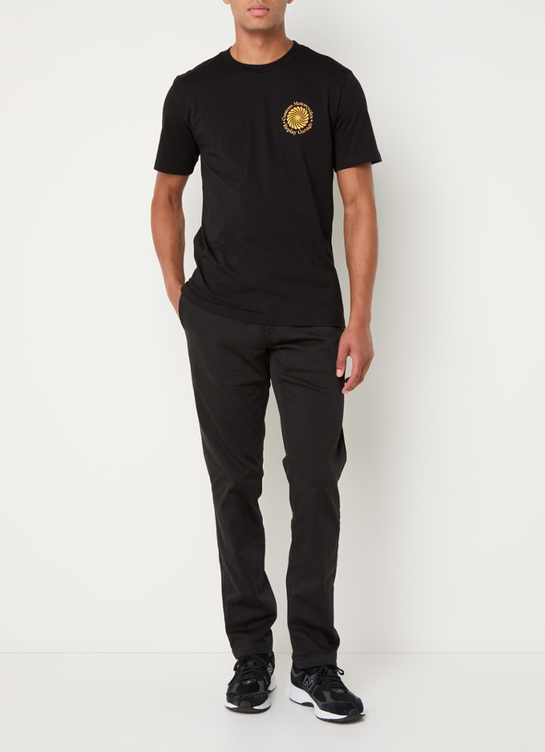 Pantaloni chino Benni Replay cu croială clasică și buzunare laterale.