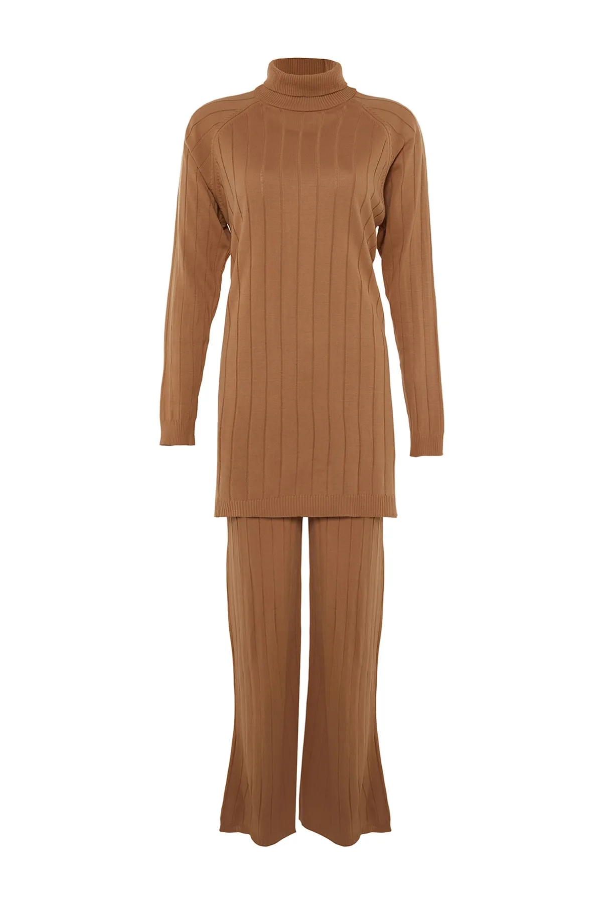 Trendyol Modest  Kamelfarbenes Strickset aus geripptem Rollkragenpullover und Hose TCTAW23US00002