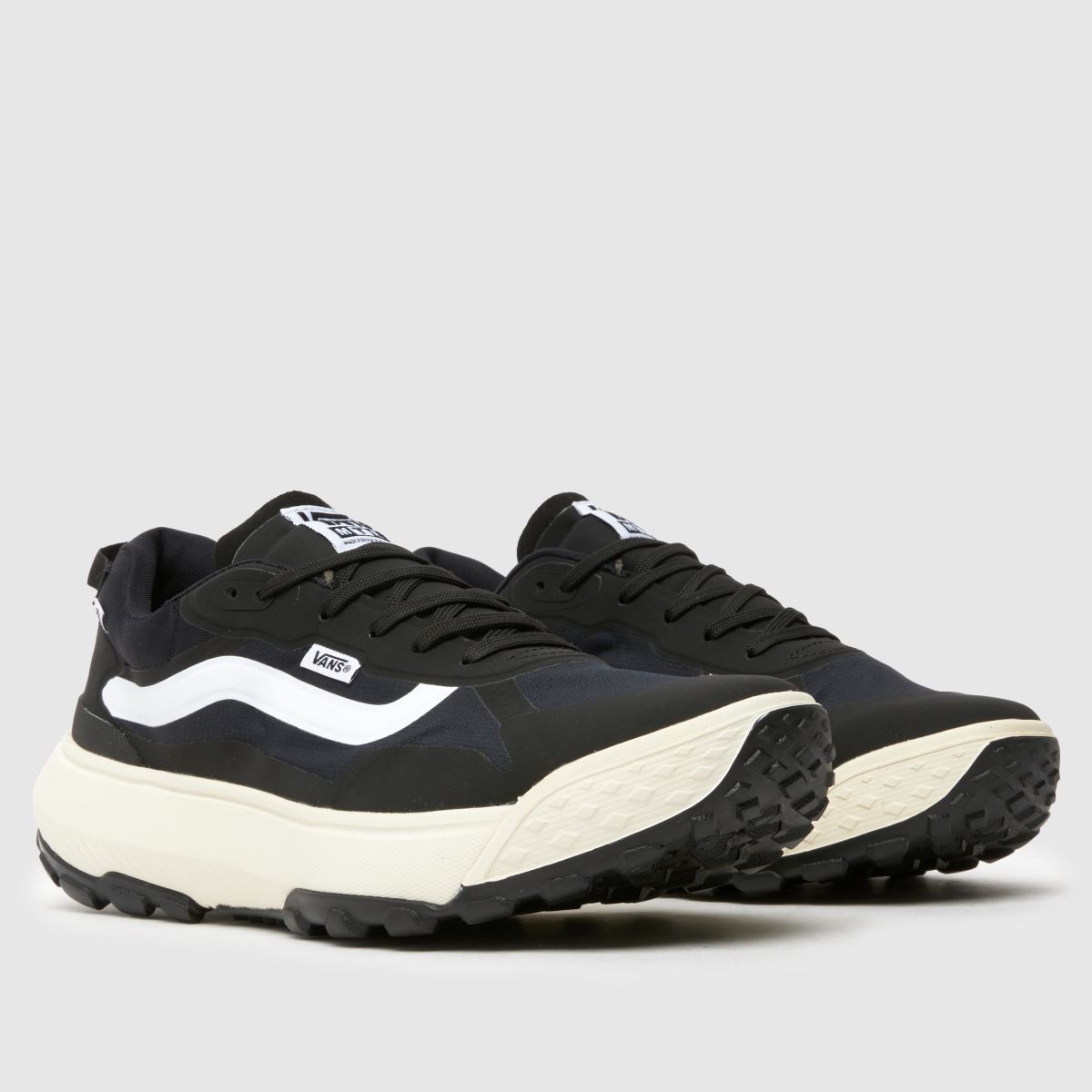 Vans – MTE Crosspath – Svarta och vita sneakers