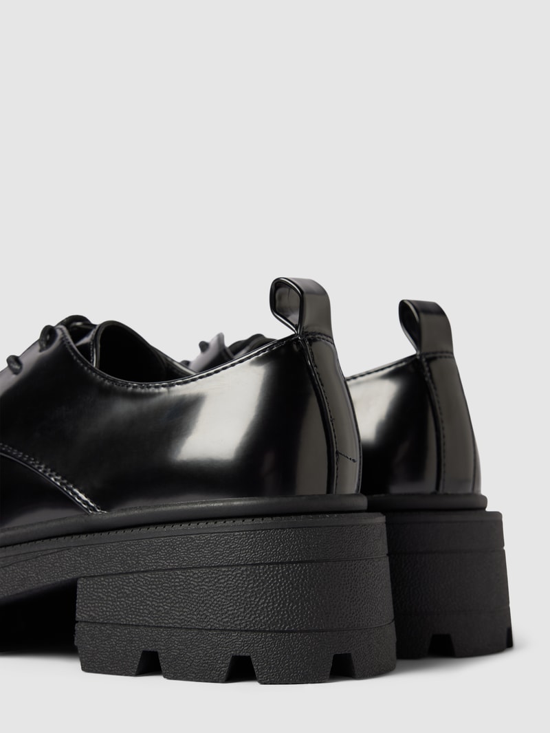 Schnürschuhe mit Plateausohle Modell 'BANYU' in schwarz