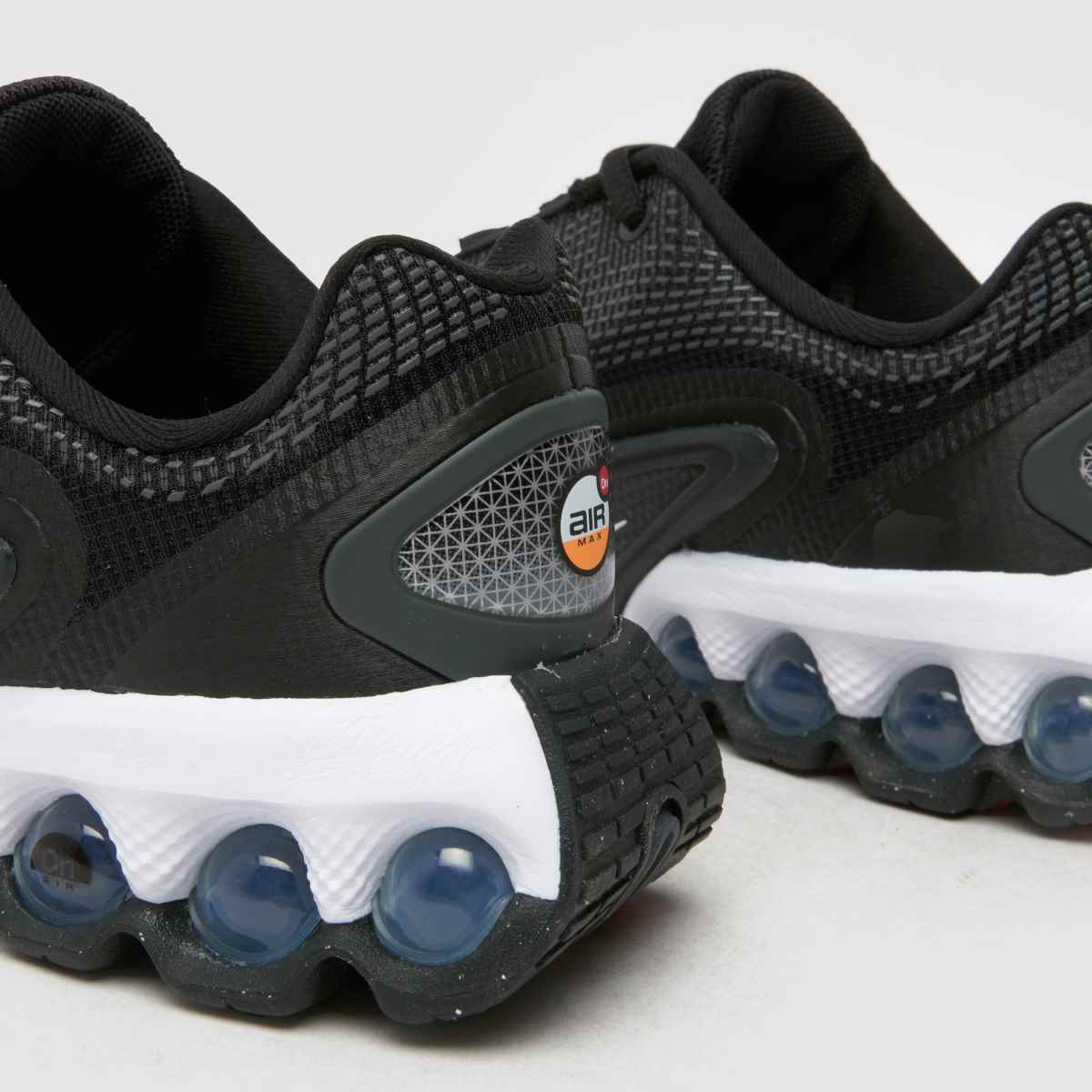 Črno-beli športni copati Nike Air Max dn Youth