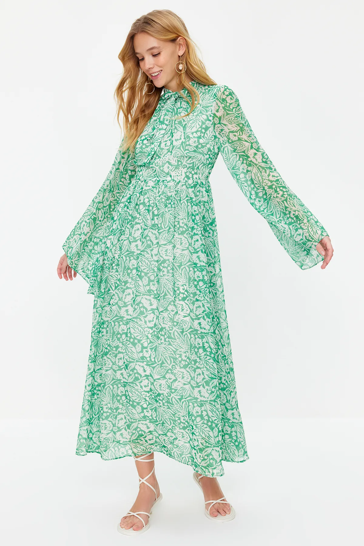 Trendyol Modest  Grünes, gewebtes, gefüttertes Chiffon-Blumenabendkleid TCTSS24DB00015