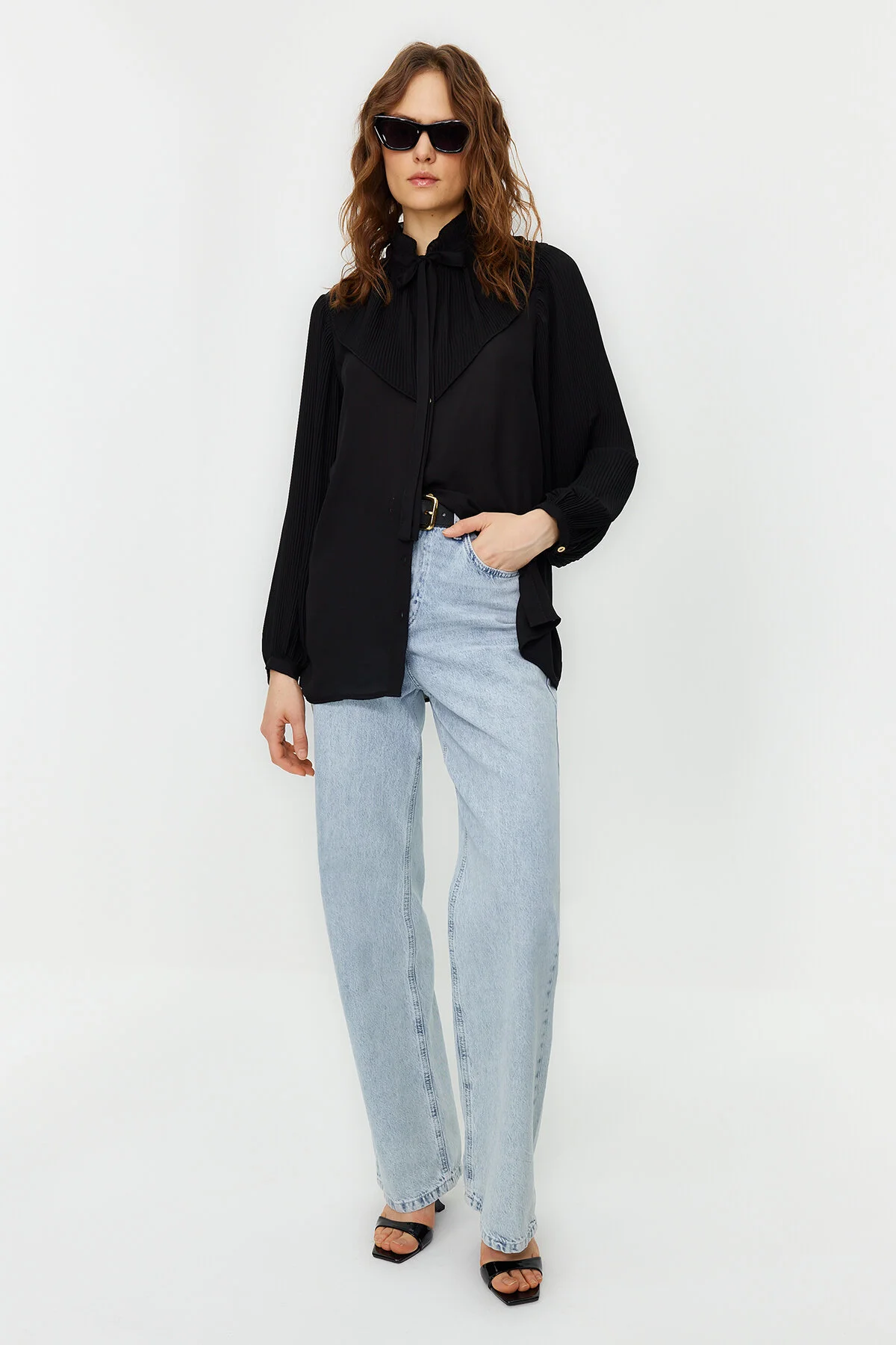 Trendyol Modest  Schwarzes, gewebtes Chiffon-Hemd mit Rüschen TCTSS24TG00014