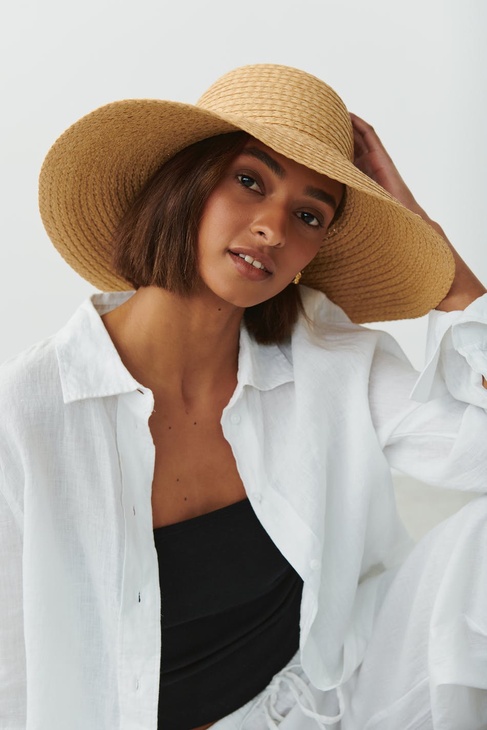 Wide straw hat