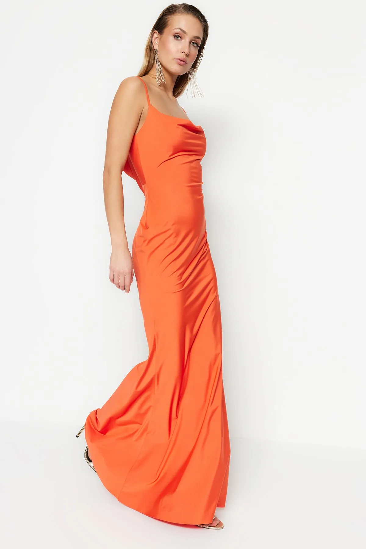 Trendyol Collection  Langes Abendkleid aus Strick mit Granatapfelblüten-Print TPRSS23AE00060