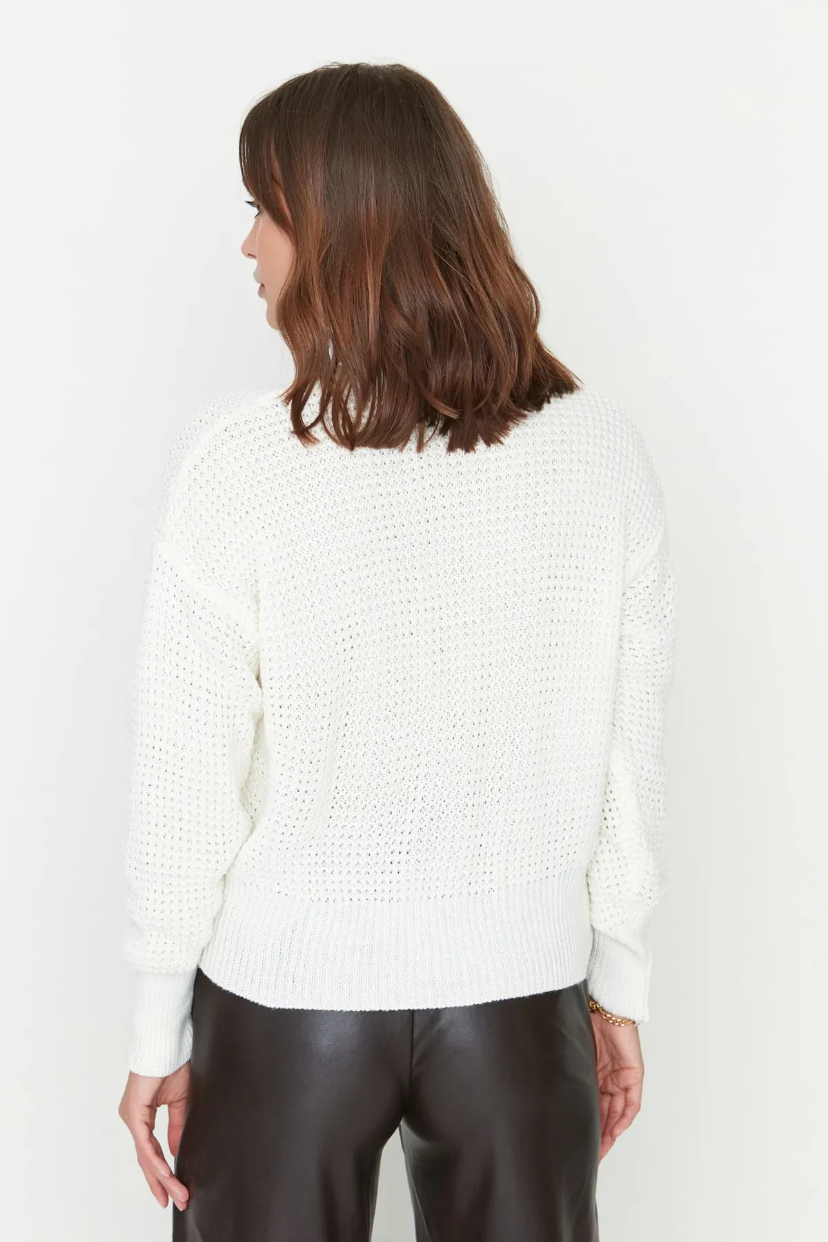 Trendyol Collection  Ecrufarbener Basic-Strickpullover TWOAW22KZ0925