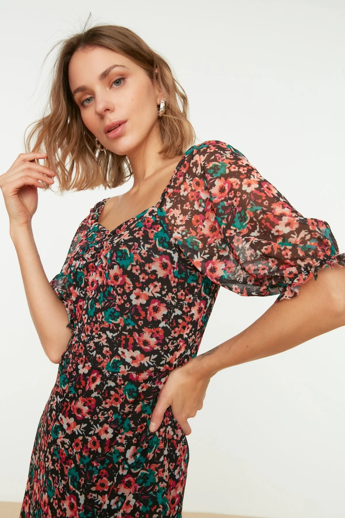 Trendyol Collection  Mehrfarbiges, rüschendetailliertes Tüll-Strickkleid