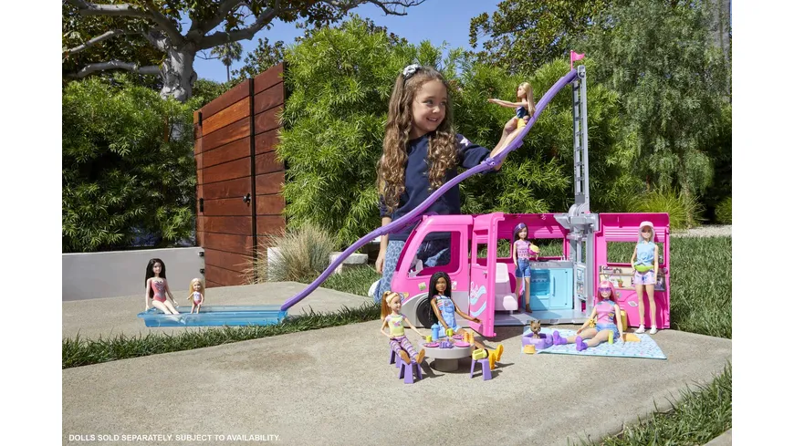 Barbie Super Abenteuer-Camper Fahrzeug, 76 cm groß mit Pool, Rutsche und über 60 Zubehörteilen