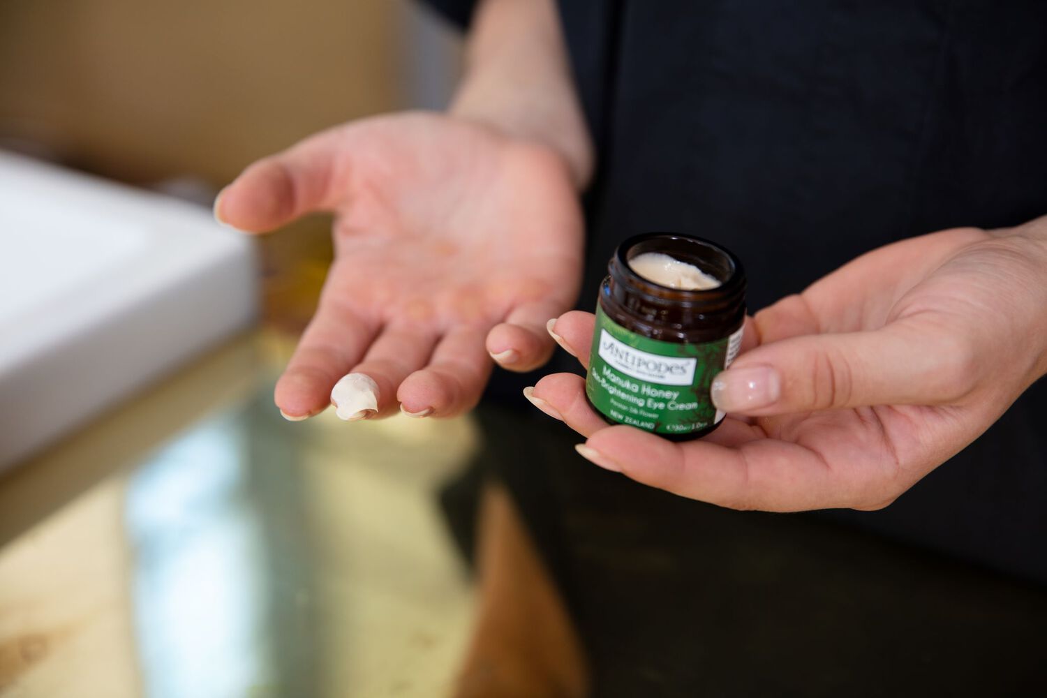 Antipodes Manuka Honey Contour des Yeux Révélateur d'Éclat au Miel de Manuka
