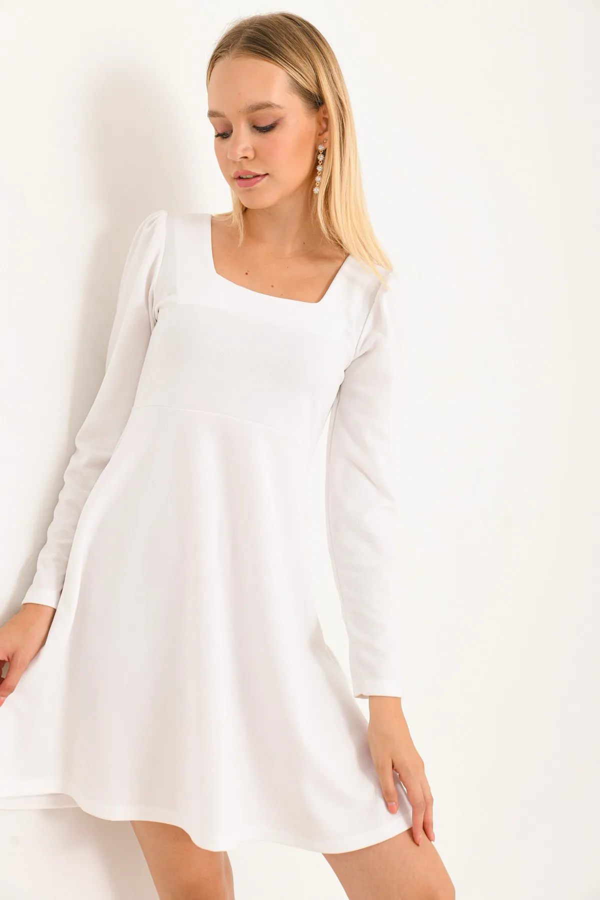 VOLT CLOTHİNG  Damen-Minikleid mit quadratischem Ausschnitt und langen Ärmeln