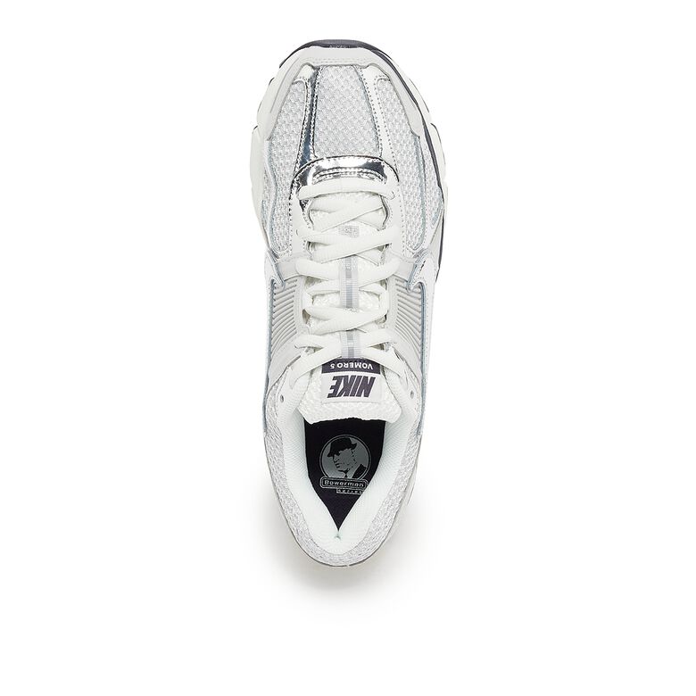 NIKE Zoom Vomero 5 
