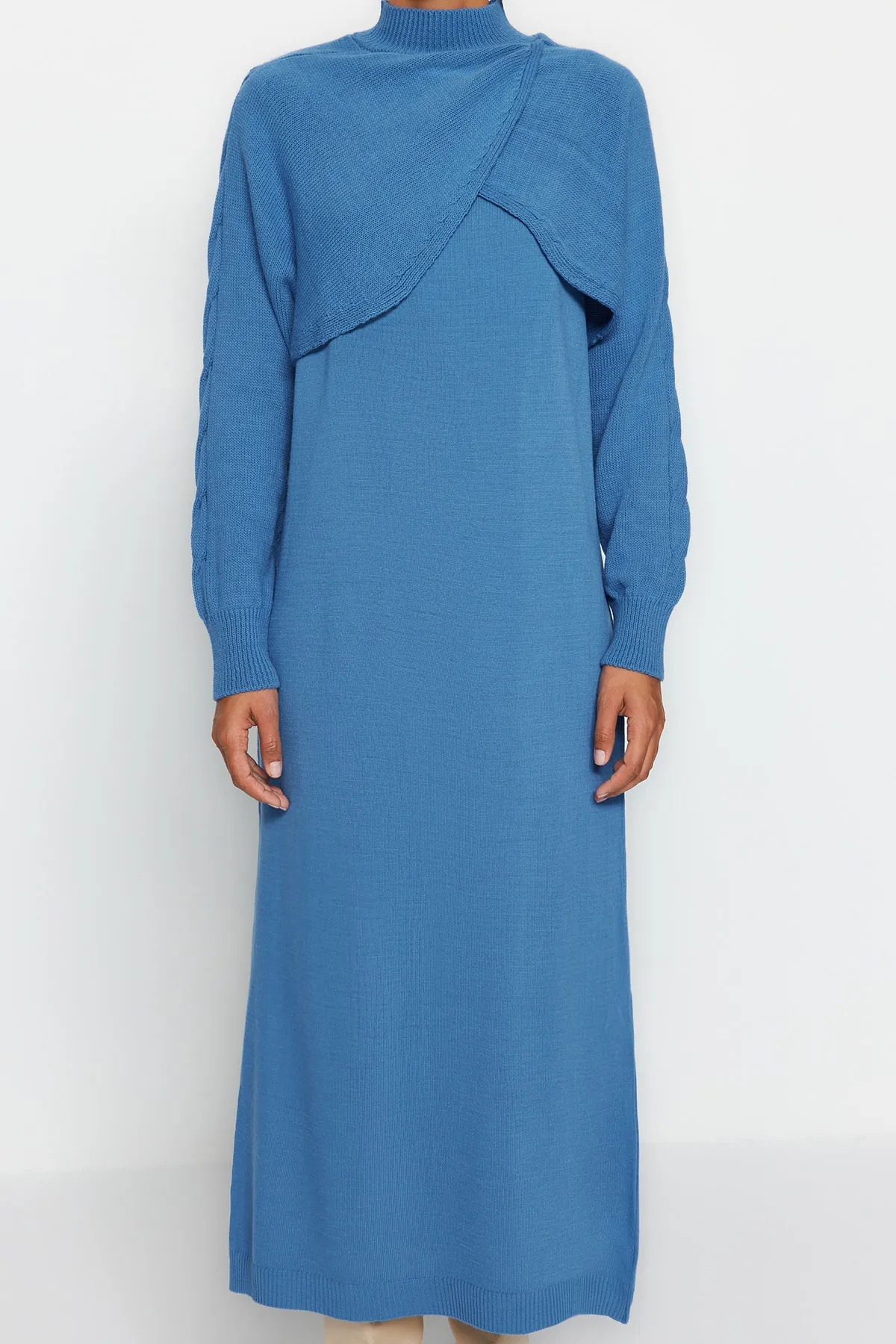 Trendyol Modest  Indigoblaues Set aus Oberteil und Unterteil aus Strick, Strickjacke und Kleid mit Bolero-Details TCTAW24US00038