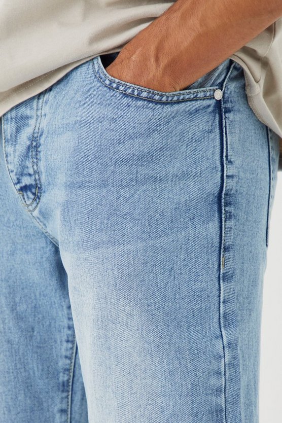 Straight Rigid Jean