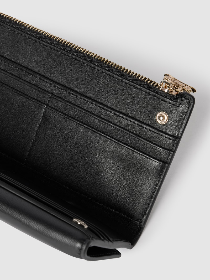 Portemonnaie mit Label-Detail Modell 'LUXE LEATHER SLIM FLAP' in schwarz