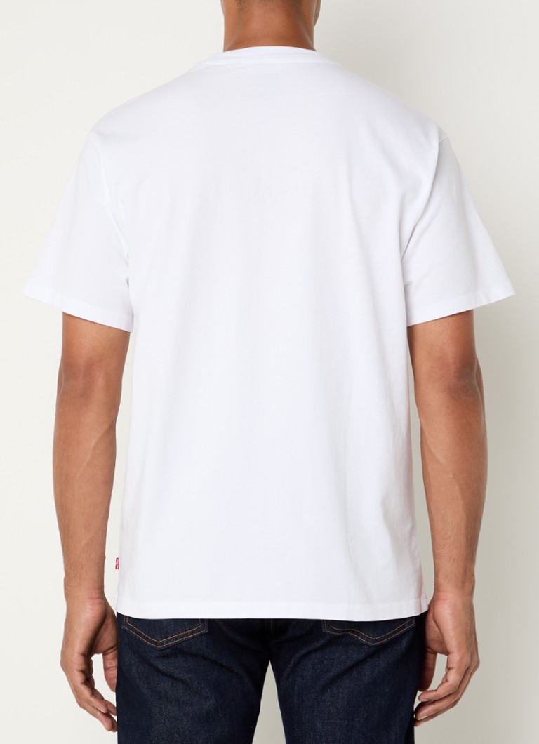 Camiseta Levi's com bordado do logotipo