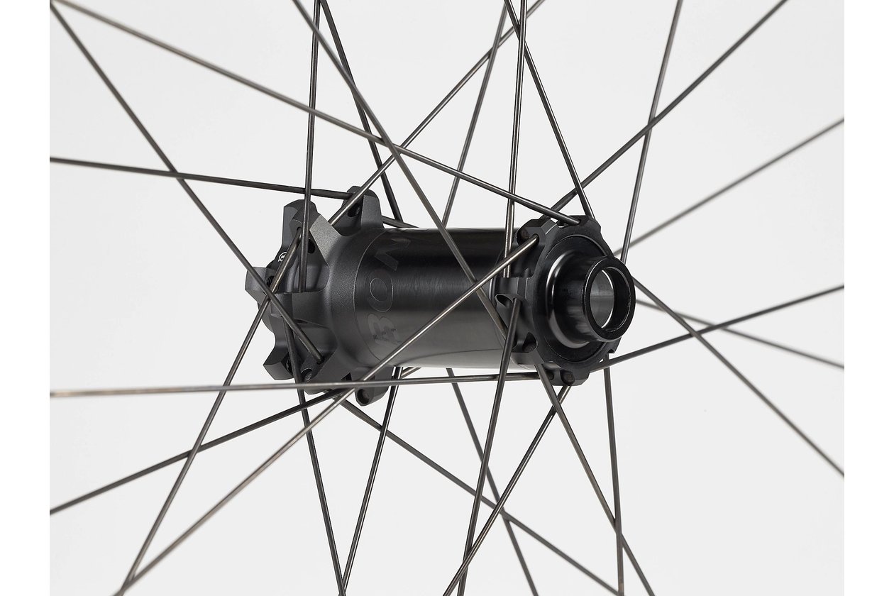 Bontrager Line Pro 30 TLR Boost 29 Carbon Vorderrad