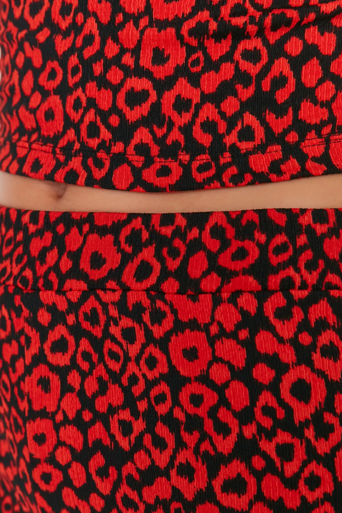 Trendyol Collection  Rotes bedrucktes Strickoberteil und -unterteil-Set TWOAW23AU00153