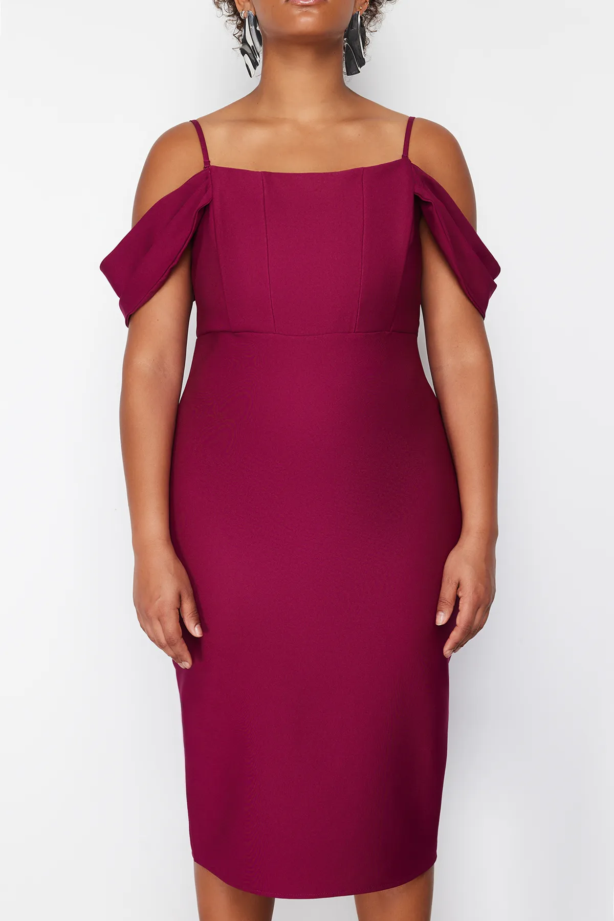 Trendyol Curve  Lilafarbenes, schlichtes, figurbetontes Midi-Gewebekleid in Übergröße TBBSS24AH00000