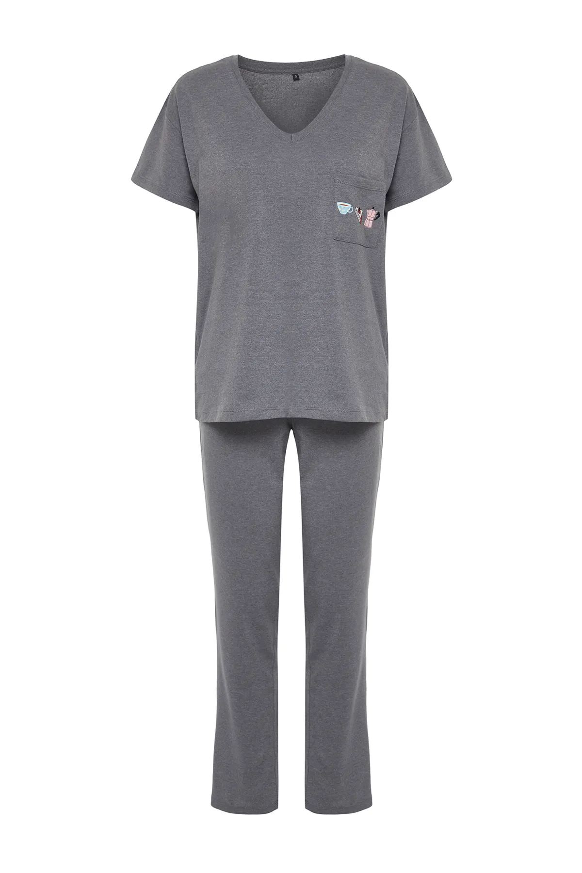 Trendyol Collection  Graues Strick-Pyjama-Set aus 100 % Baumwolle mit Taschendruck und weiter Passform, T-Shirt und Hose THMSS23PT00151