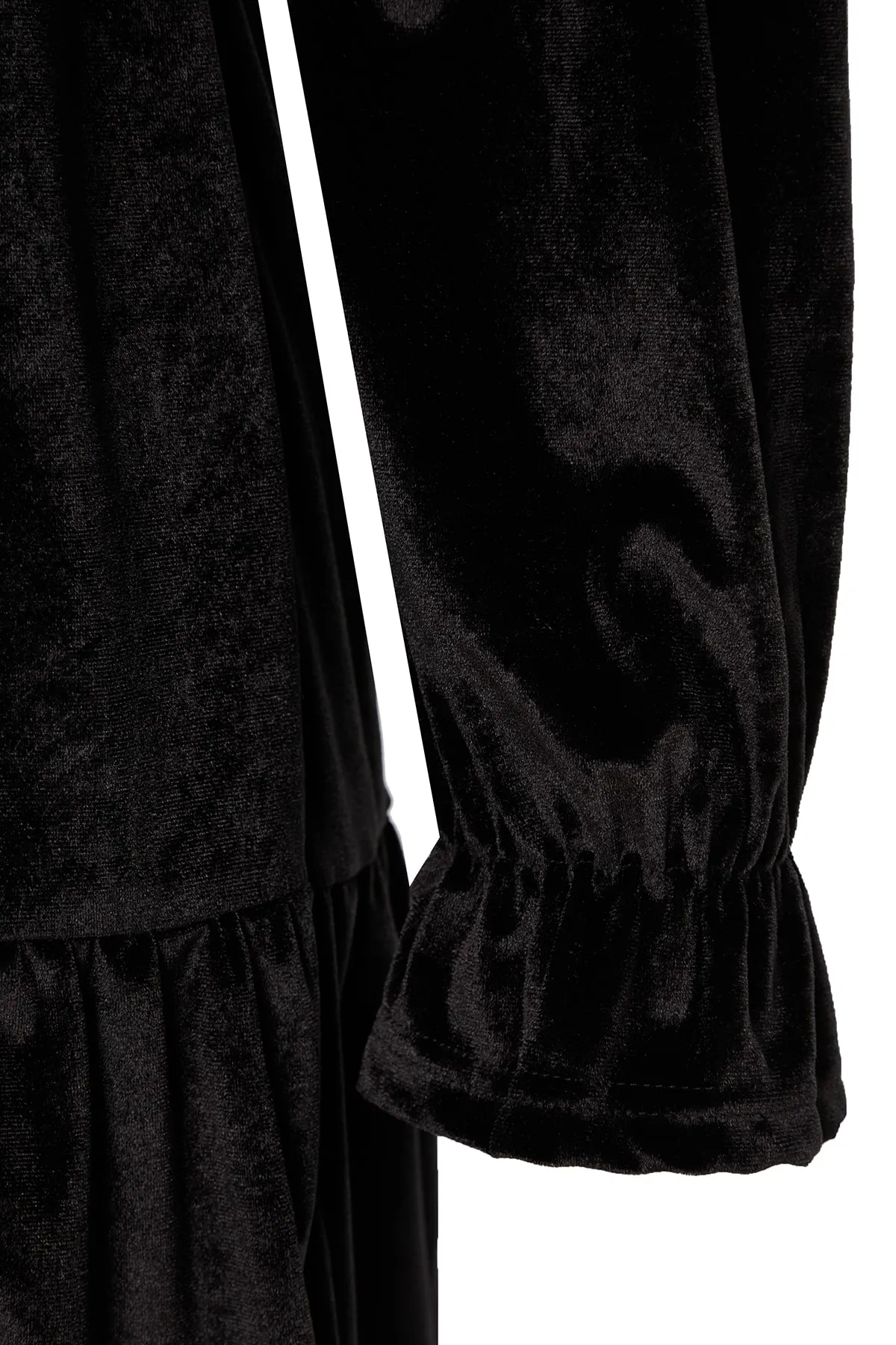 Trendyol Collection  Schwarzes Mini-Strickkleid aus Samt mit V-Ausschnitt und Skater-/Taillenausschnitt TWOAW24EL00381