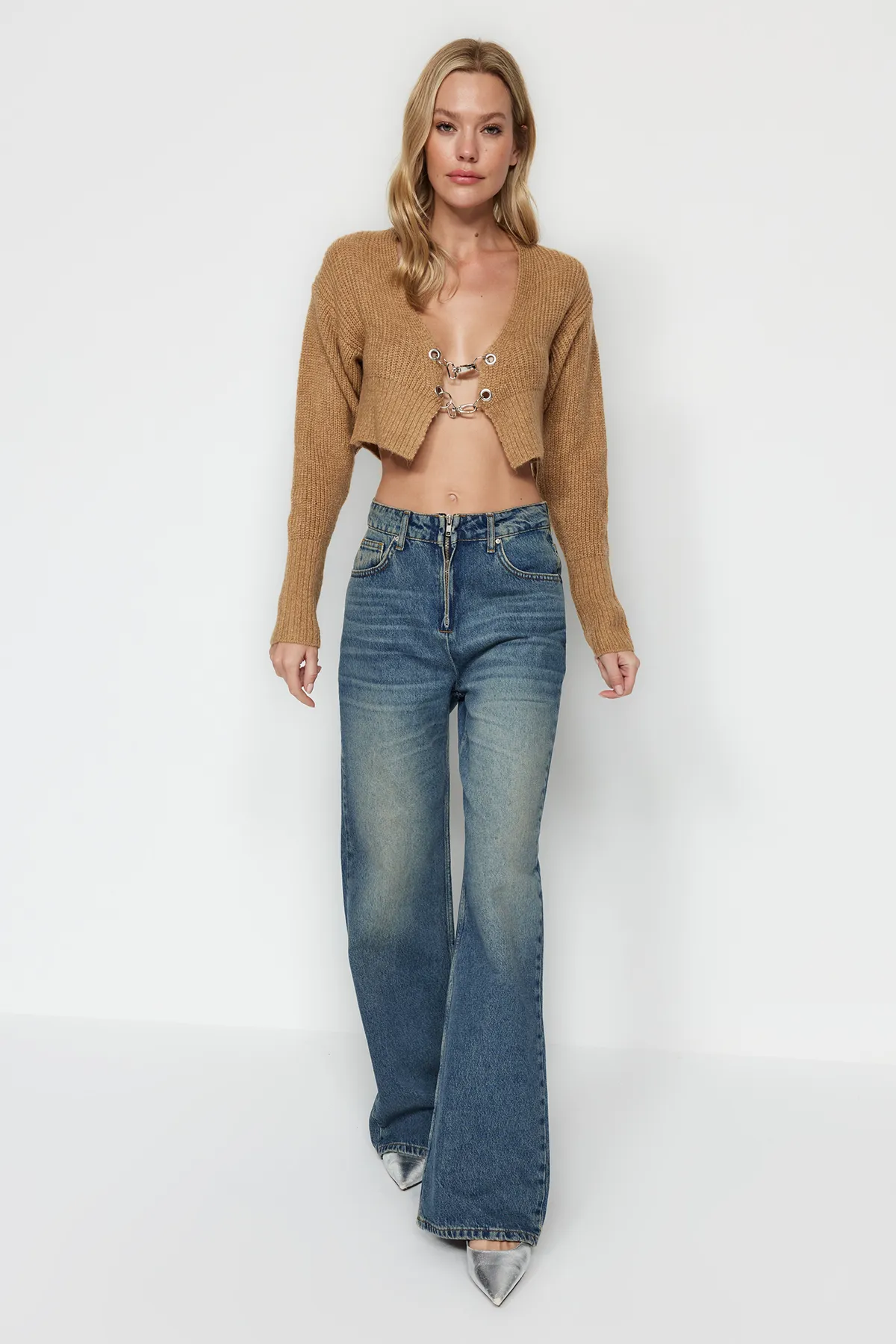 Trendyol Collection  Blaue Jeans mit Vintage-Reißverschluss und hoher Taille und weitem Bein, blasser Effekt, TWOAW24JE00315