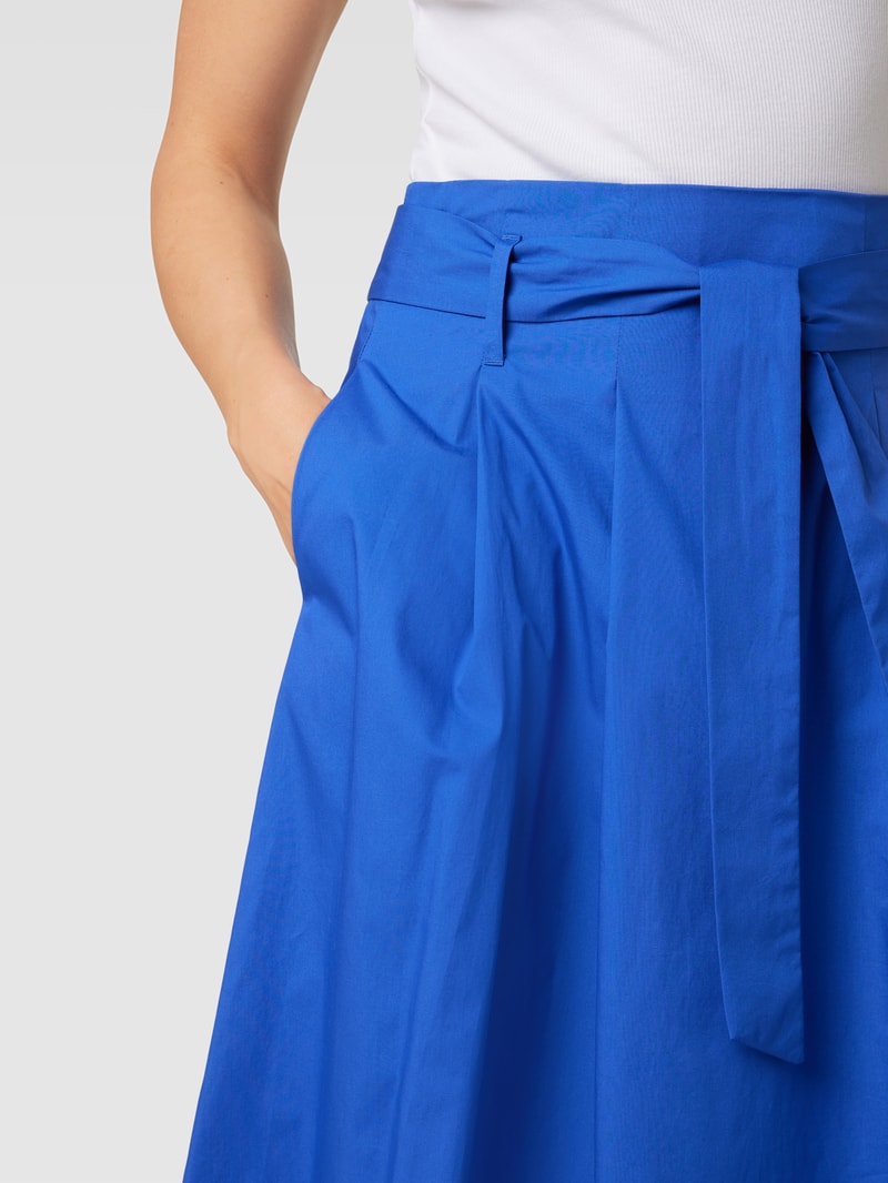 Midirock mit Bindegürtel in royalblau