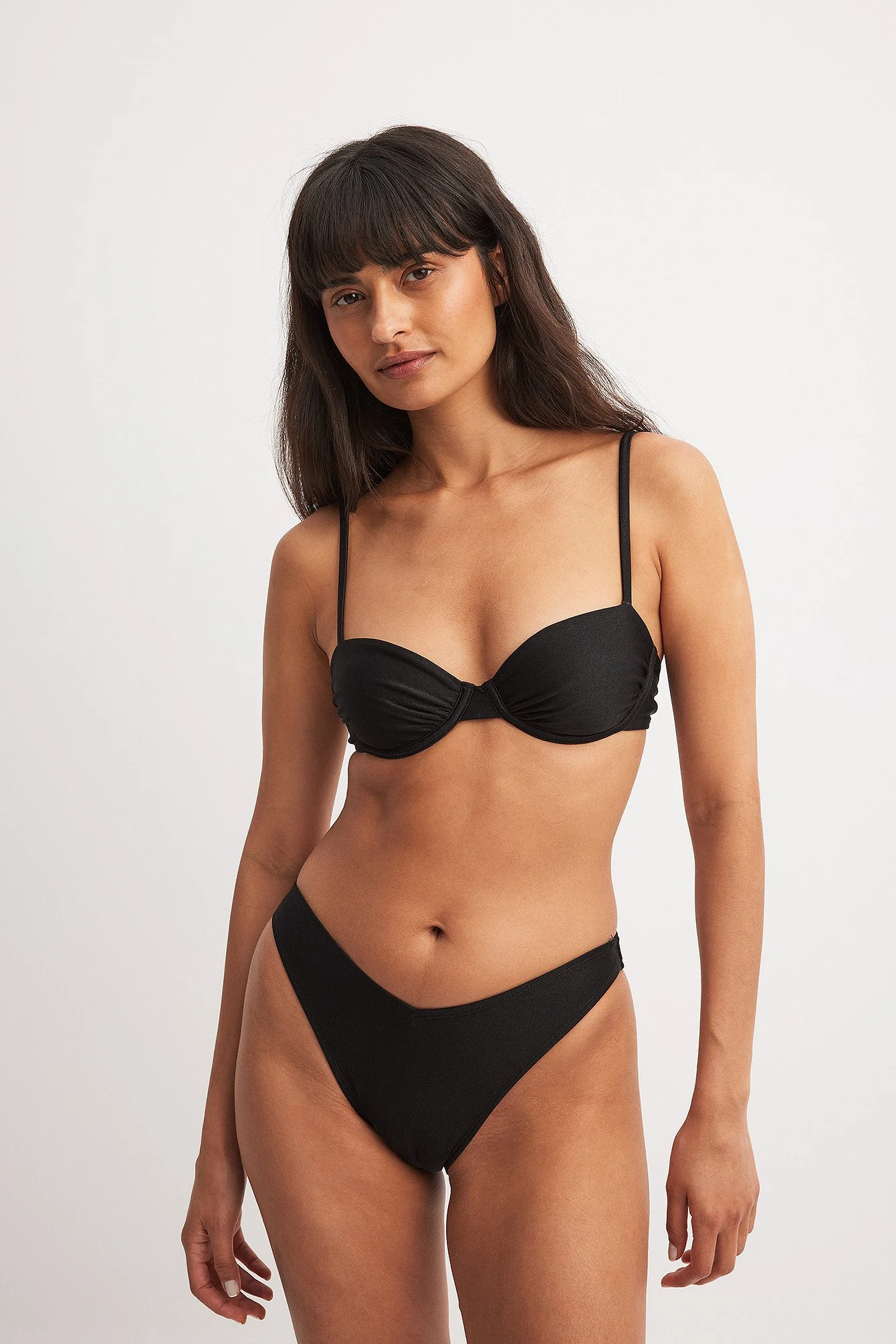 V-förmiges Bikini-Höschen
