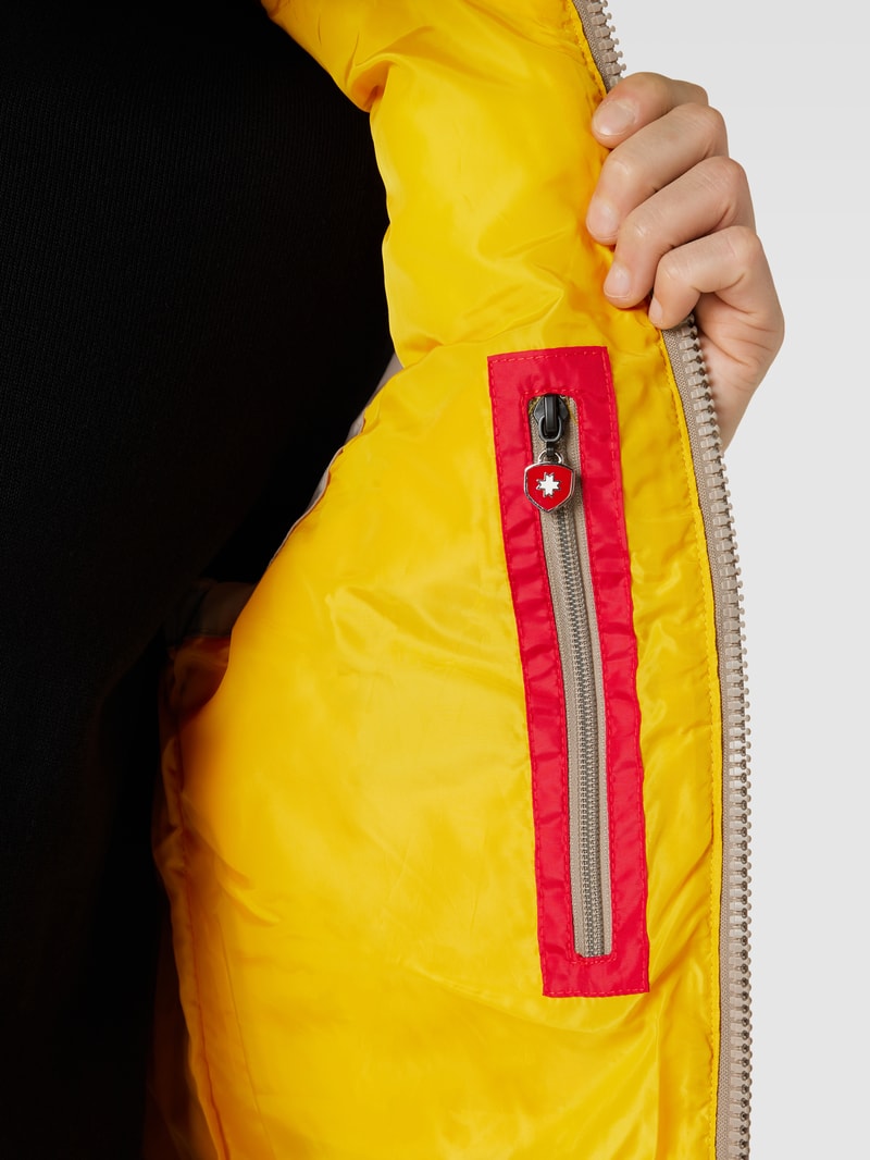 Steppweste mit Label-Applikation Modell 'SNOWDOME' in sand