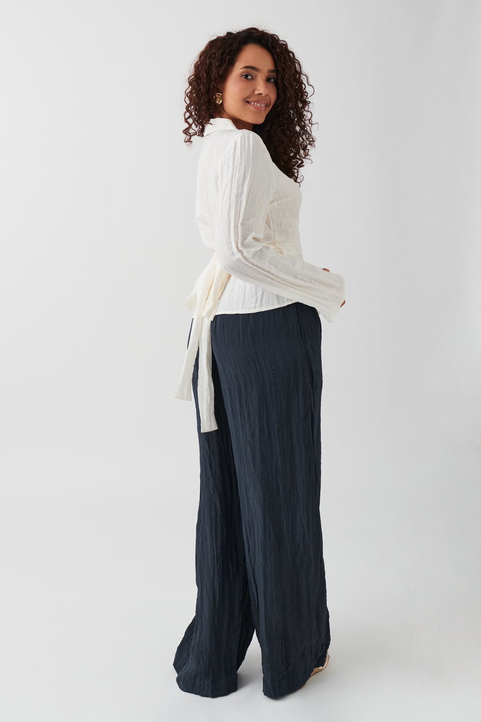 Crinkle texture trousers