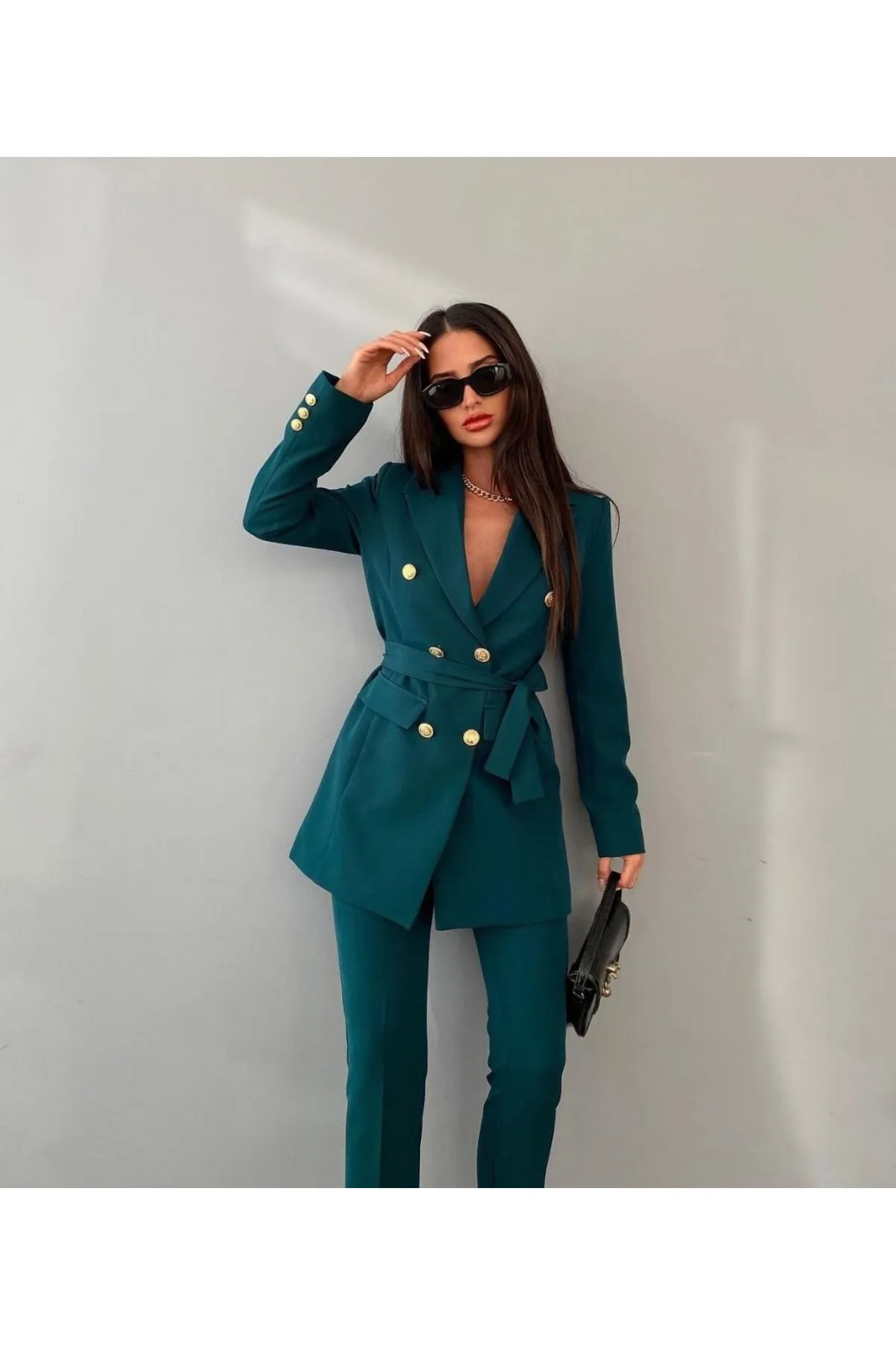 SONREİR  Knopfdetail zum Binden von Jacke und Hose