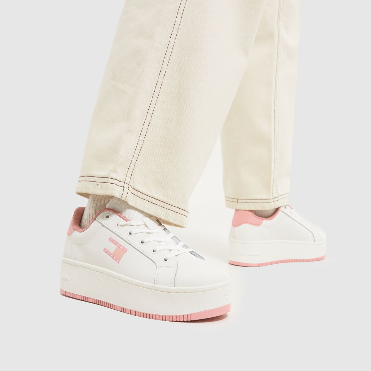 Tommy Jeans – Vita och rosa plattformsneakers