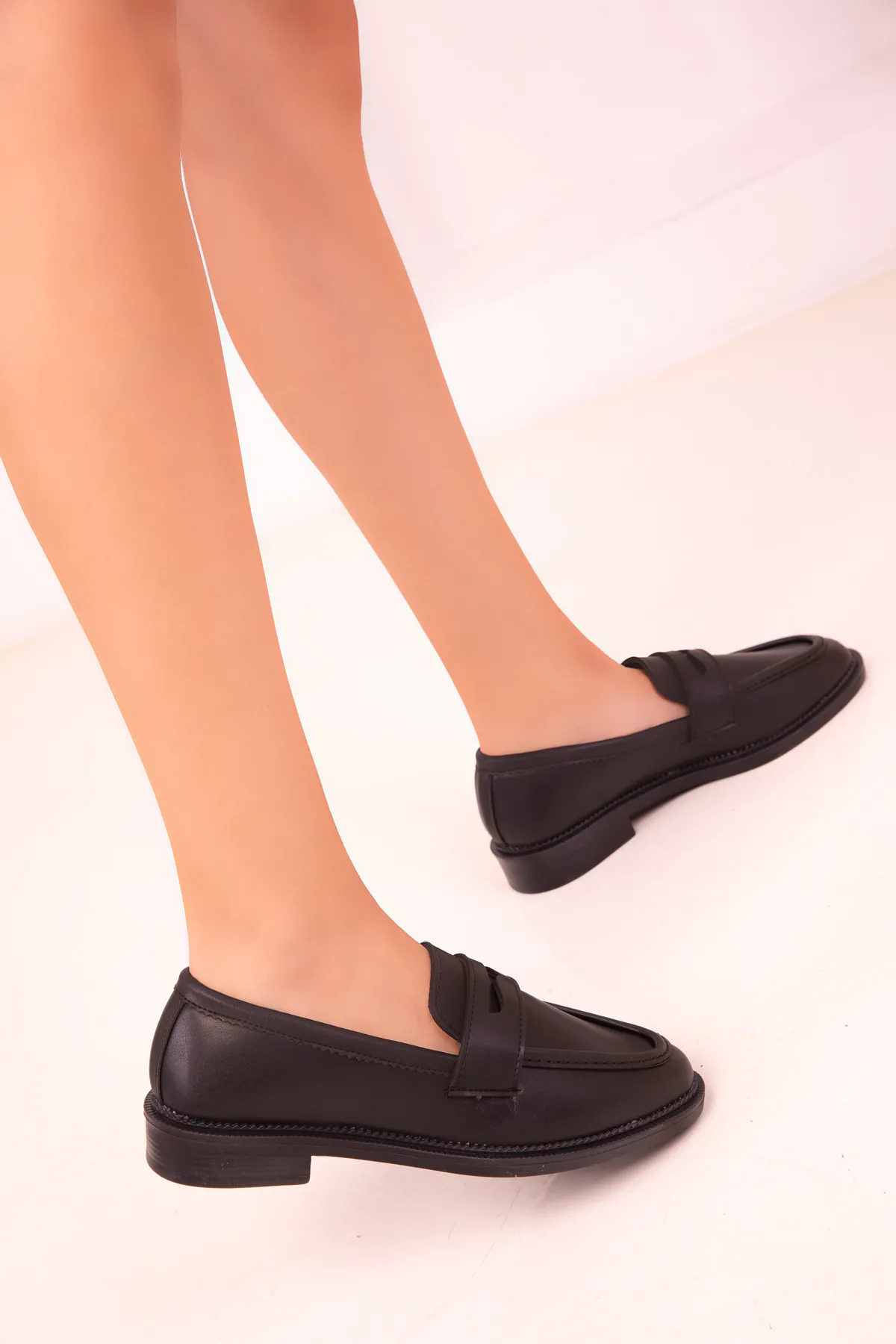 SOHO  Schwarze Freizeitschuhe für Damen 18492