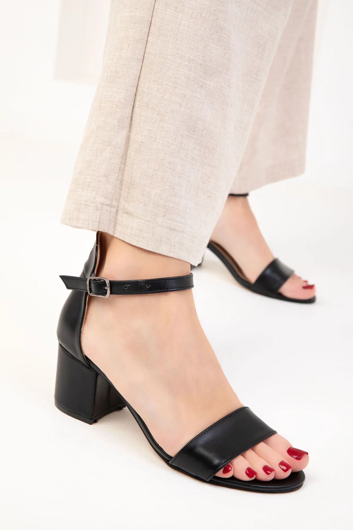 SOHO  Klassische schwarze Damenschuhe mit Absatz 14529