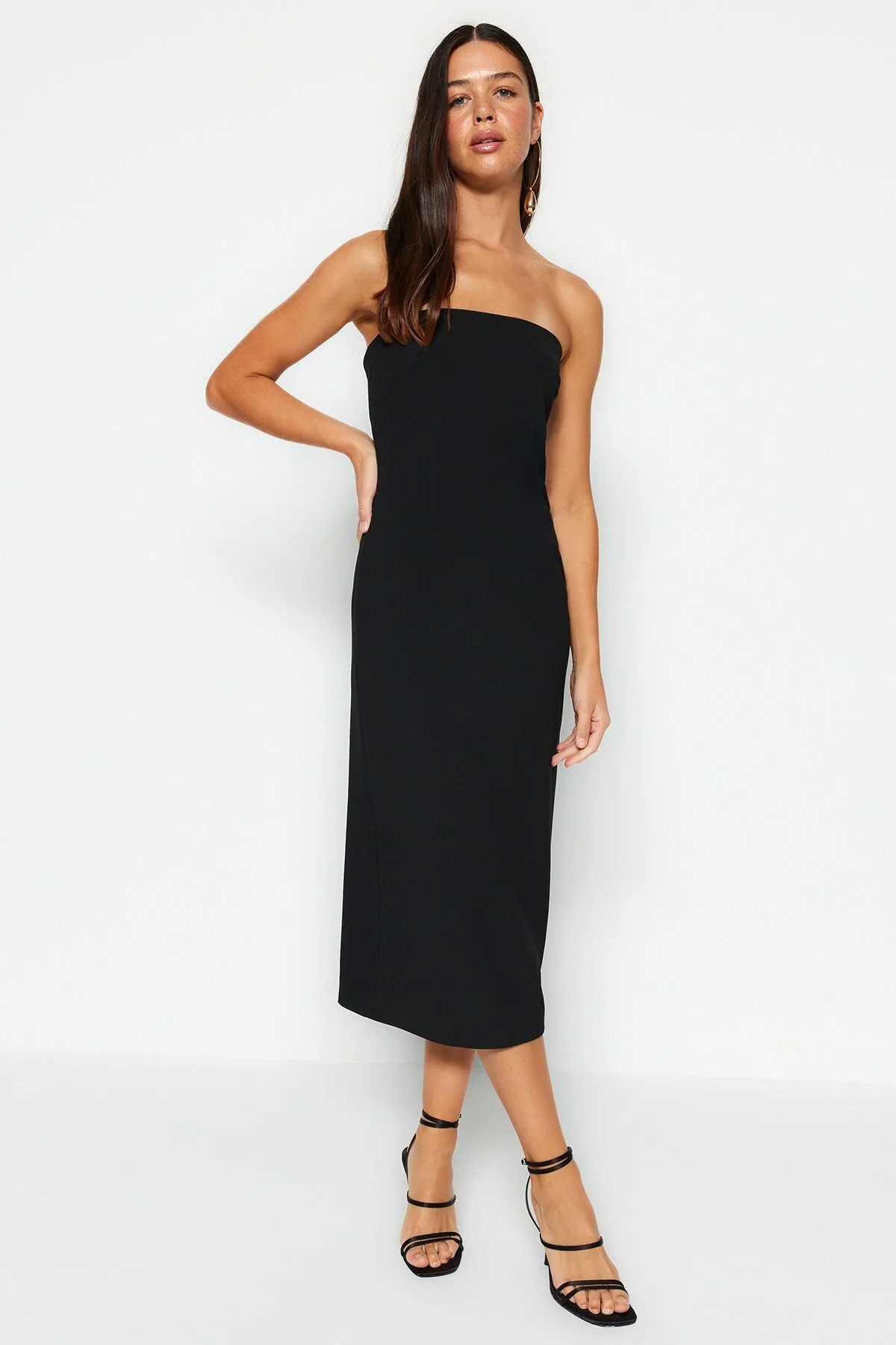 Trendyol Collection  Schwarzes, gerade geschnittenes, trägerloses Midi-Webkleid aus Webstoff TWOSS22EL00795
