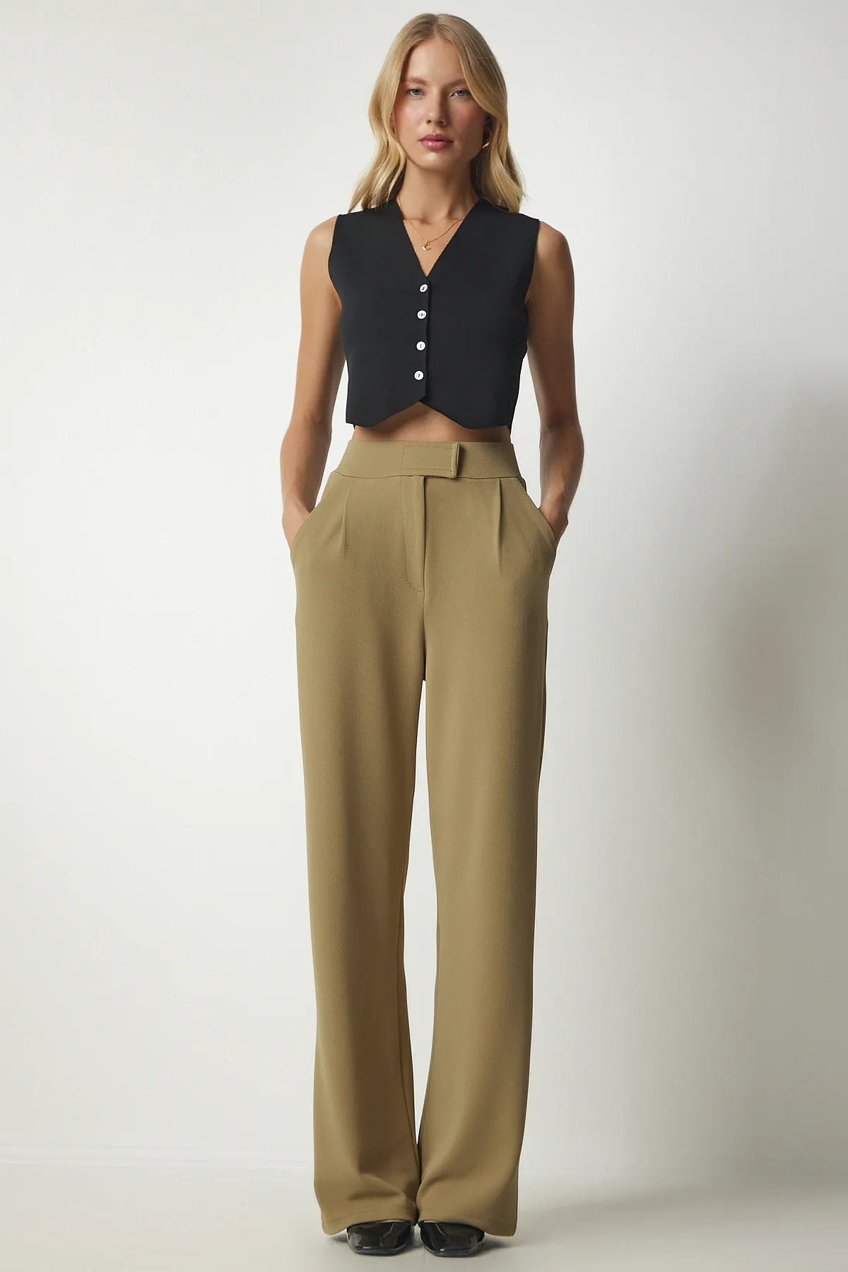 Happiness İstanbul  Bequeme gewebte Damenhose in Hellkhaki mit Klettverschluss an der Taille RV00150