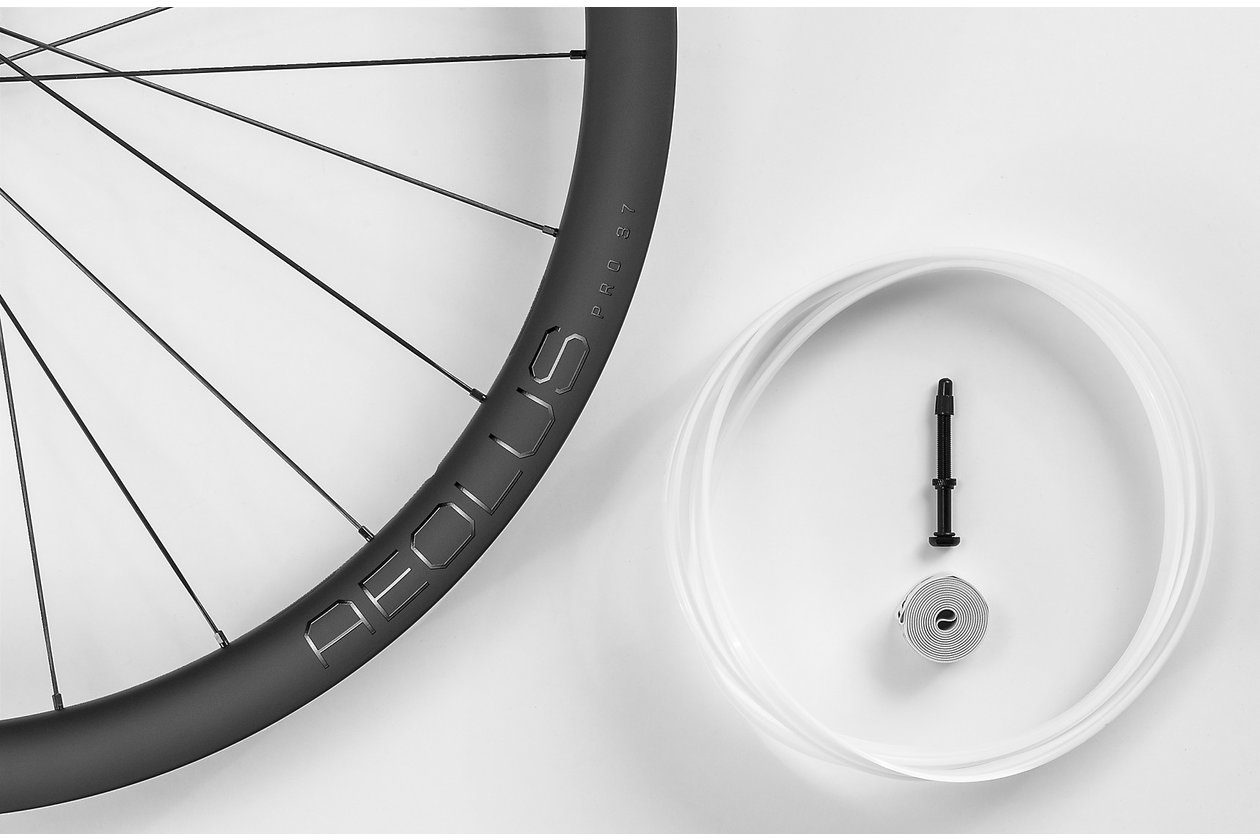 Bontrager Aeolus Pro 37 TLR Disc Road Carbon Hinterrad - 11-fach Shim