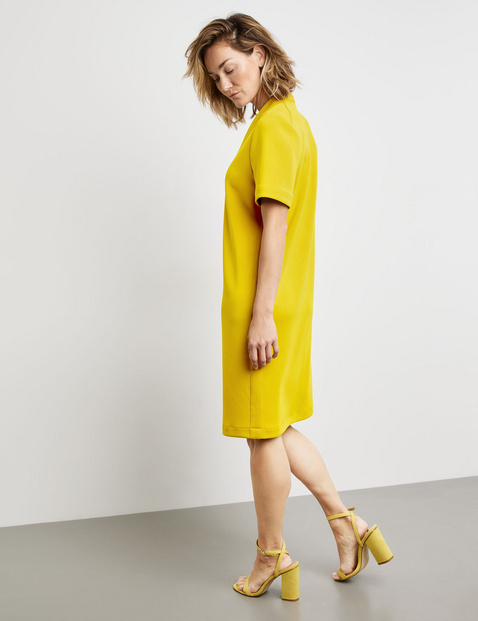 Fließendes Kleid