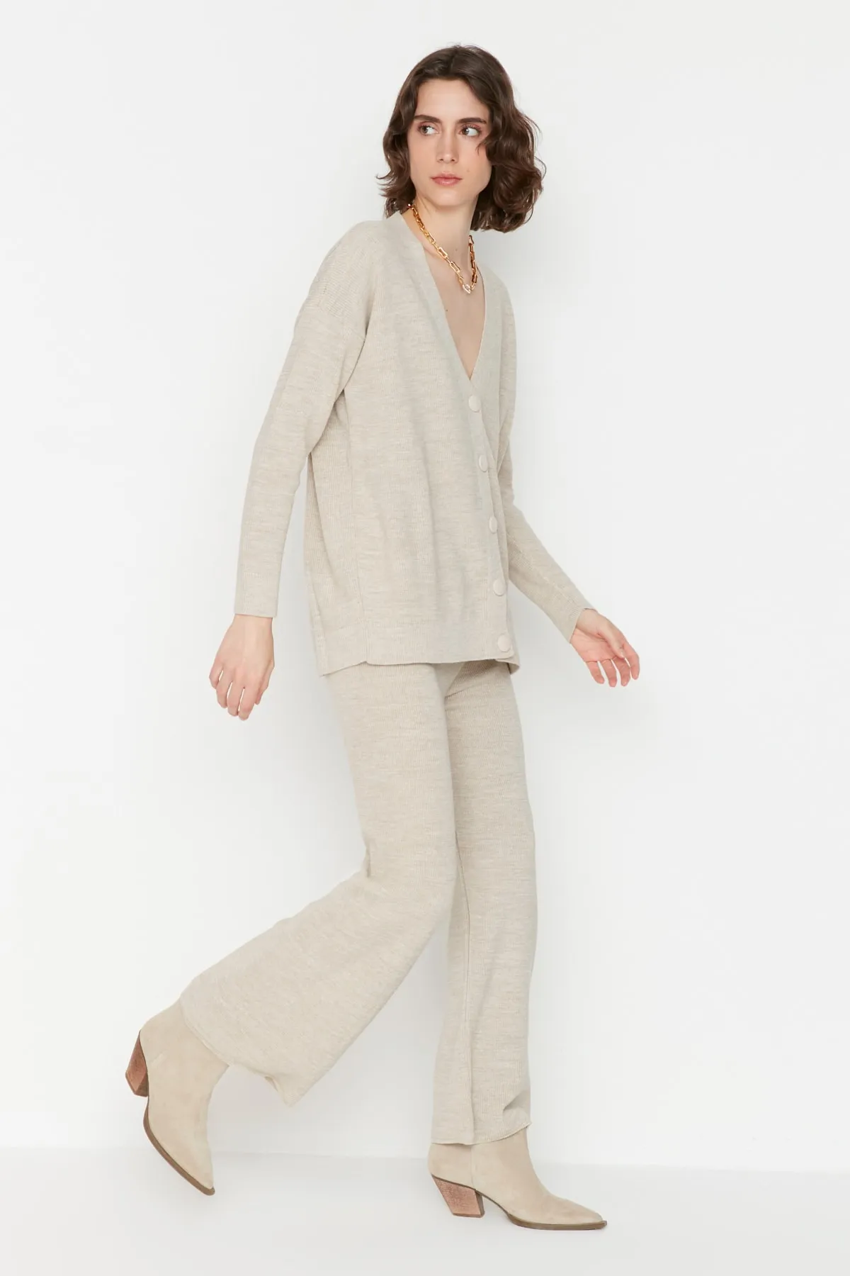 Trendyol Collection  Beiges Super-Oversize-Strickoberteil und -Unterteil-Set TWOAW23AU00001