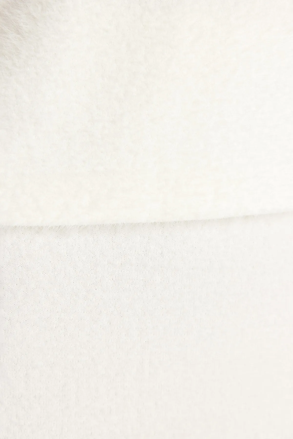 Trendyol Collection  Ecrufarbener, kurzer, weicher, strukturierter Pelzrock aus Strickoberteil und -unterteil TWOAW24AU00064
