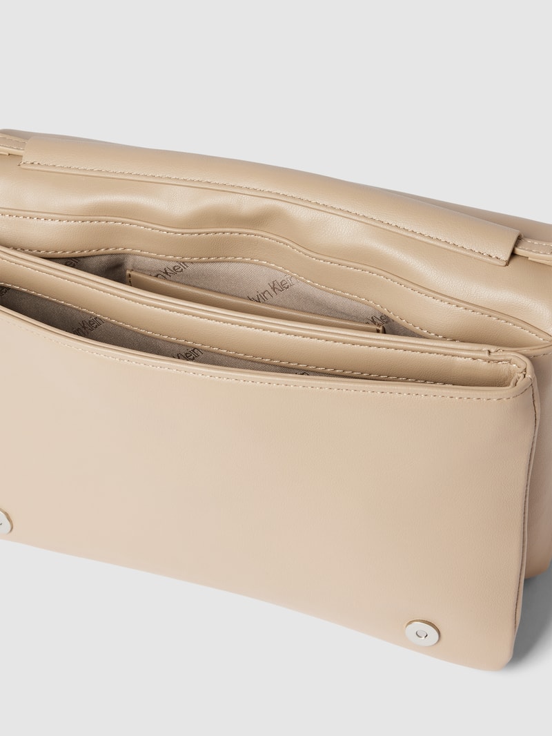 Umhängetasche mit Strukturmuster Modell 'QUILT' in beige