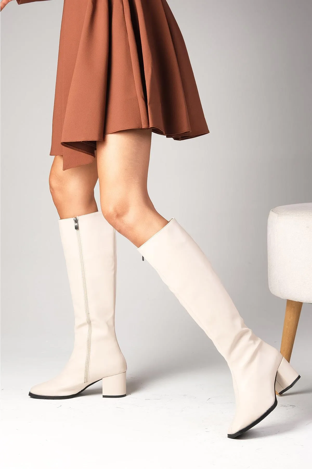 Mio Gusto  Courtney Beigefarbener seitlicher Reißverschluss, dünne, mit Kunstpelz gefütterte, stumpfe Damenstiefel mit Absatz