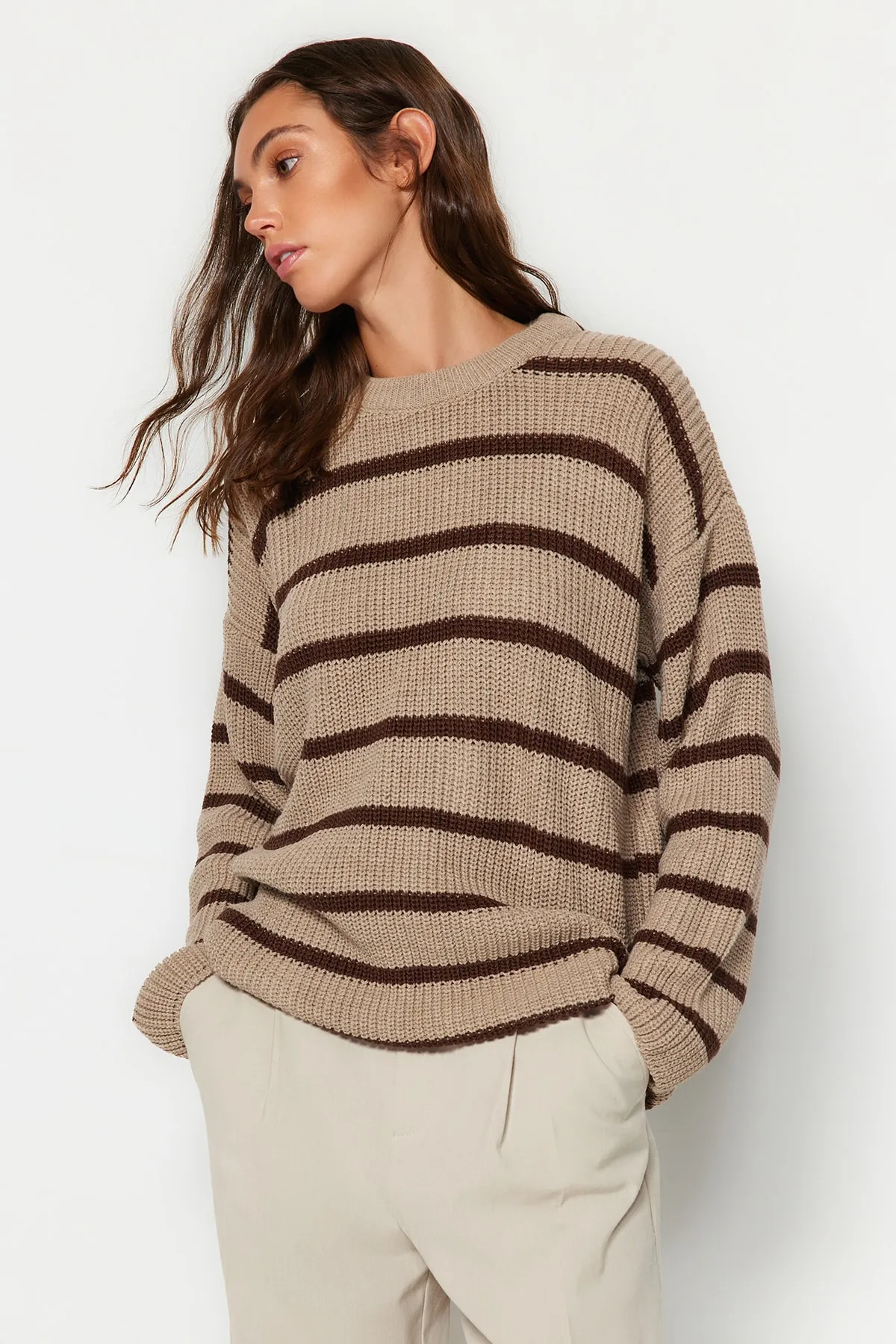 Trendyol Collection  Beiger Strickpullover mit Streifen in weiter Passform TWOAW23KZ00720