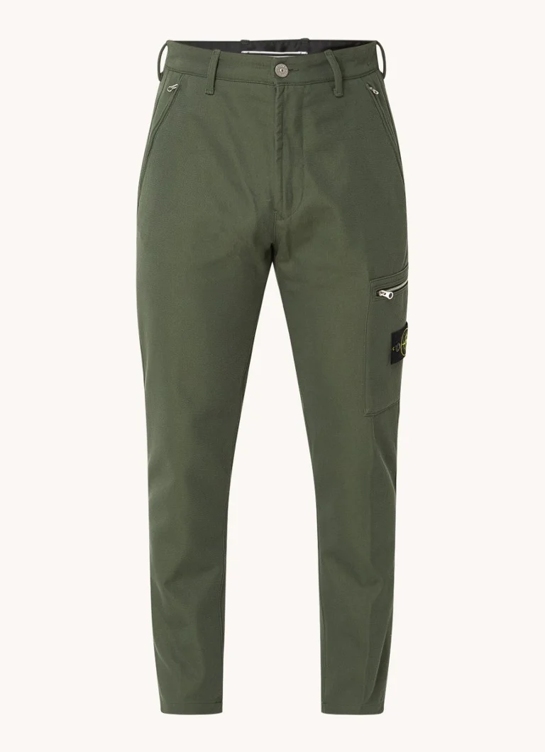 Pantaloni Stone Island 32503 slim fit, cu logo și buzunare cu fermoar.