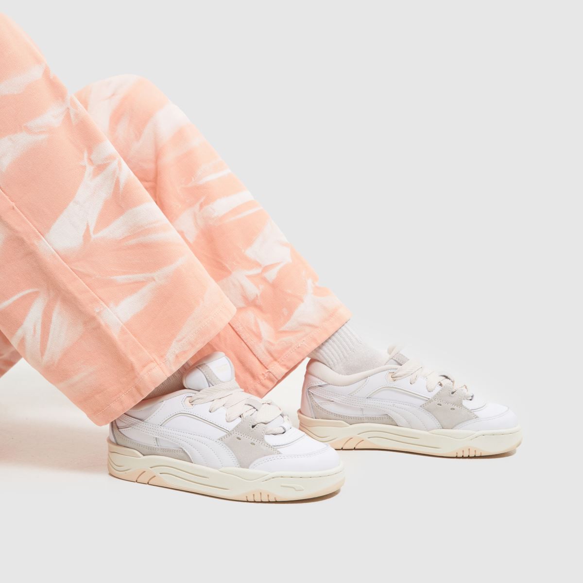 PUMA 180 träningsskor i vitt och rosa