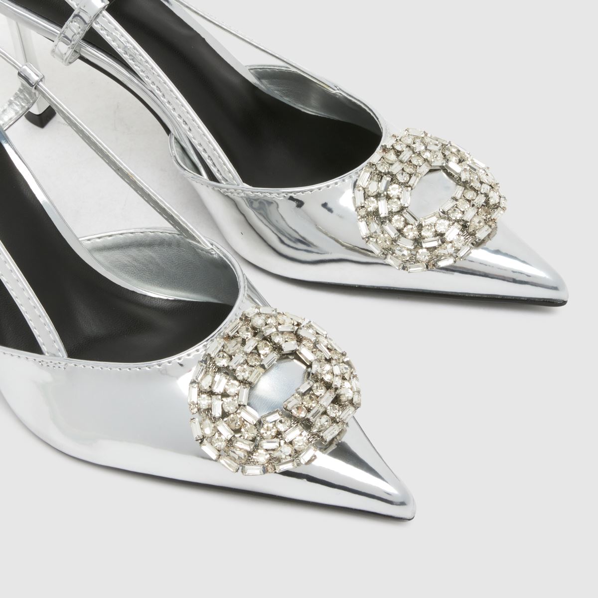 SIMMI – Lolly – Silverfärgade slingback-klackade skor med ädelstenar