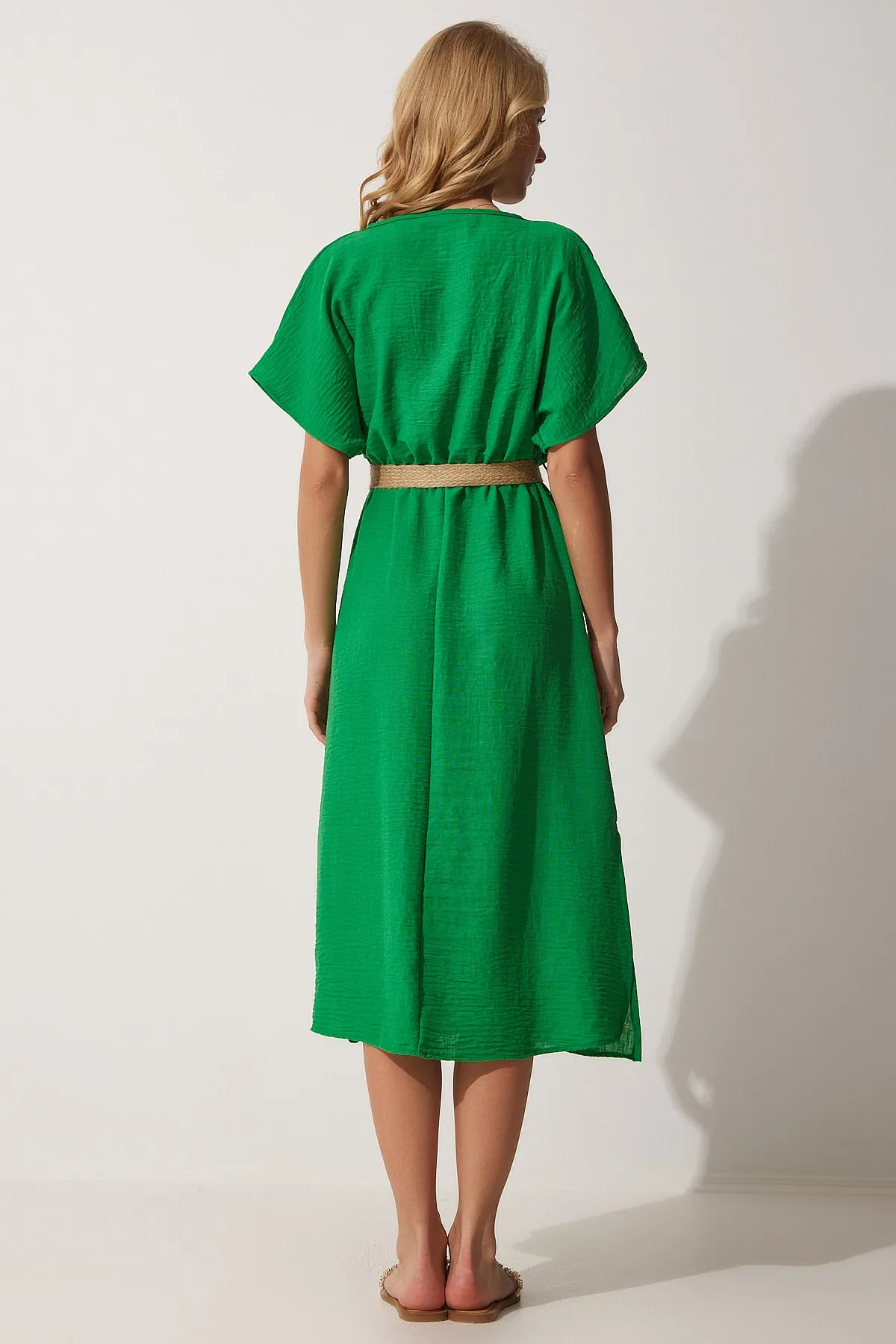 Happiness İstanbul  Lebhaftes grünes Ayrobin-Sommerkleid mit Strohgürtel für Damen ZH00022