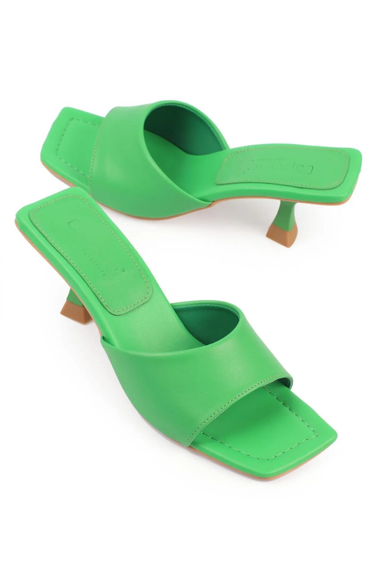 Capone Outfitters  Capone Blunt Toe Single Strap Hourglass Heel Grüne Damenhausschuhe