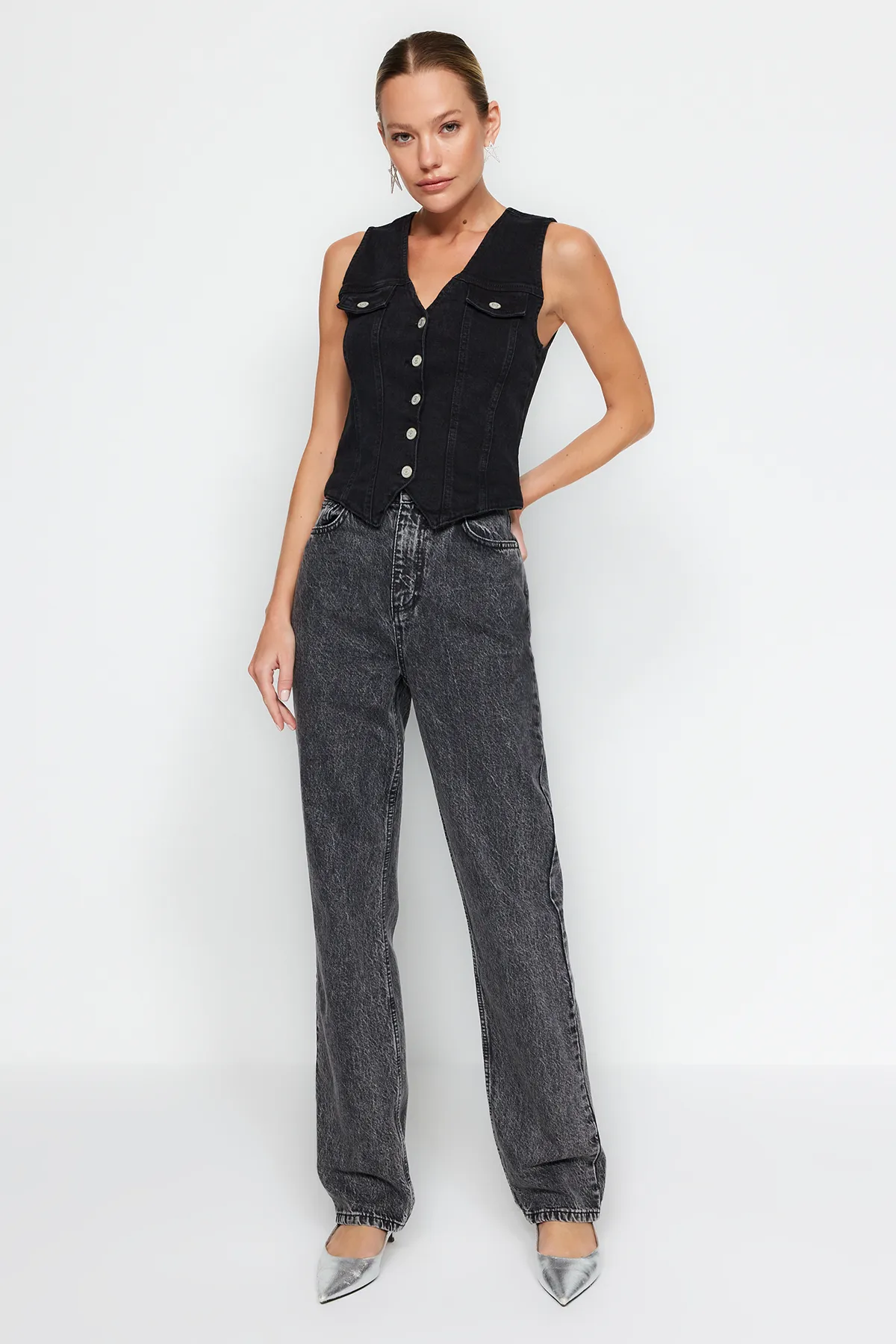 Trendyol Collection  Anthrazitfarbene Jeans mit hoher Taille und geradem Bein TWOAW24JE00173