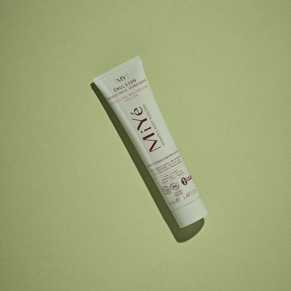 miyé [MY] EMULSION PERFECTRICE HYDRATANTE BIO Un soin confortable et hydratant bio qui élimine les imperfections.