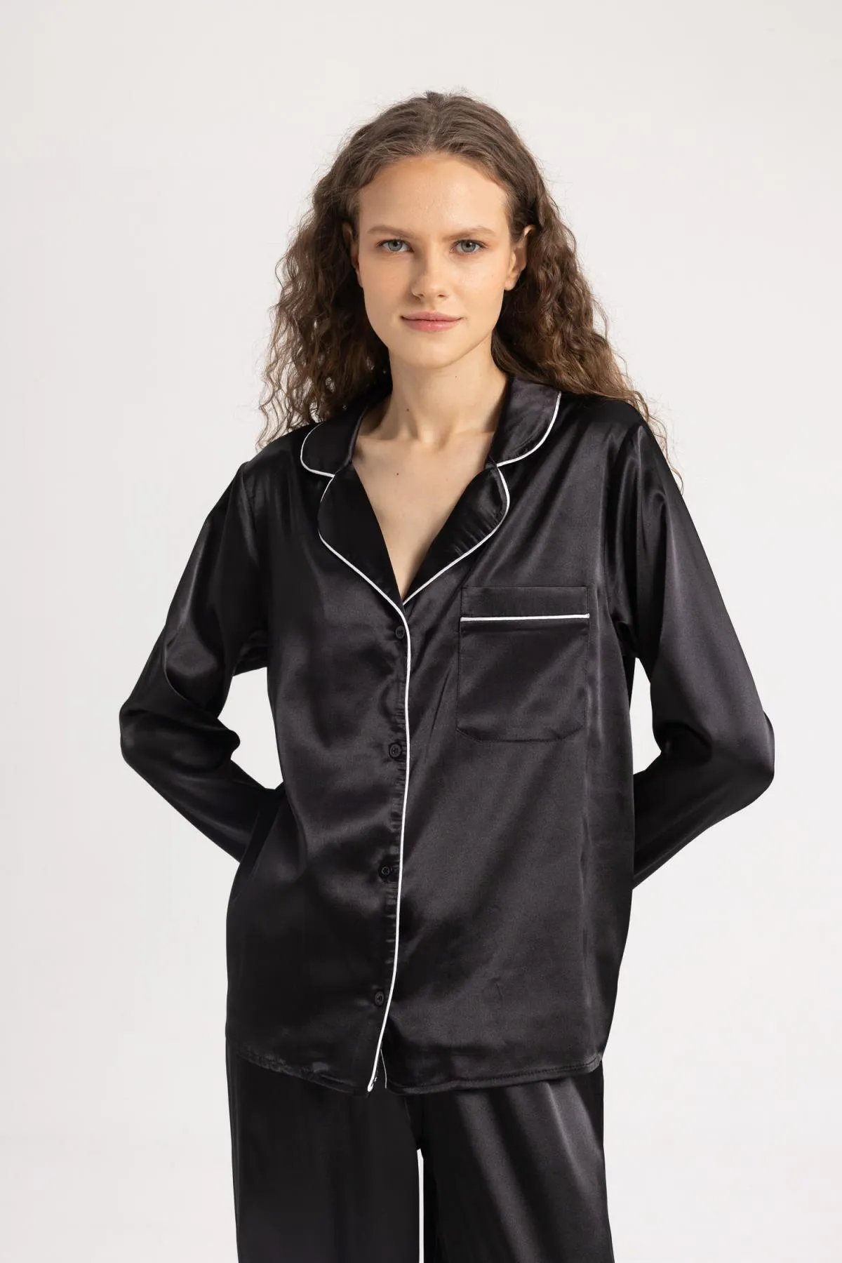 DeFacto  Fall in Love – Lässiges Satin-Oberteil mit Pyjama-Kragen in normaler Passform